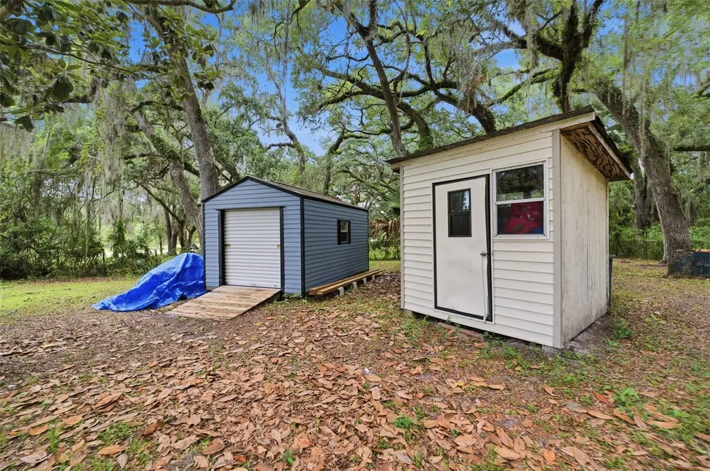 7663 Cr 247 Lake Panasoffkee FL 33538