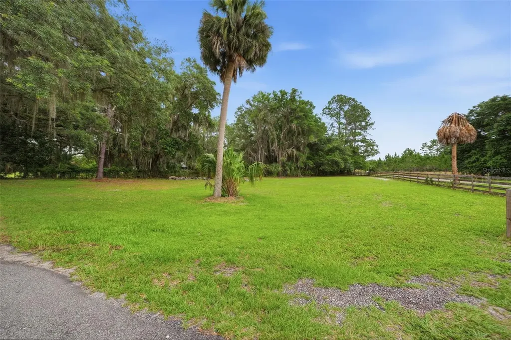 7663 Cr 247 Lake Panasoffkee FL 33538