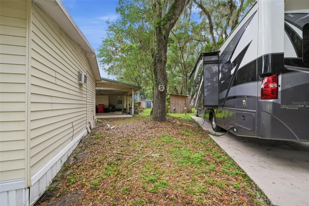 7663 Cr 247 Lake Panasoffkee FL 33538