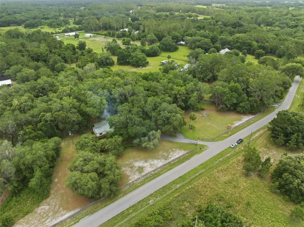 7663 Cr 247 Lake Panasoffkee FL 33538