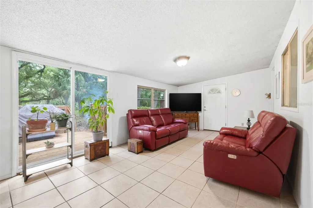 7663 Cr 247 Lake Panasoffkee FL 33538