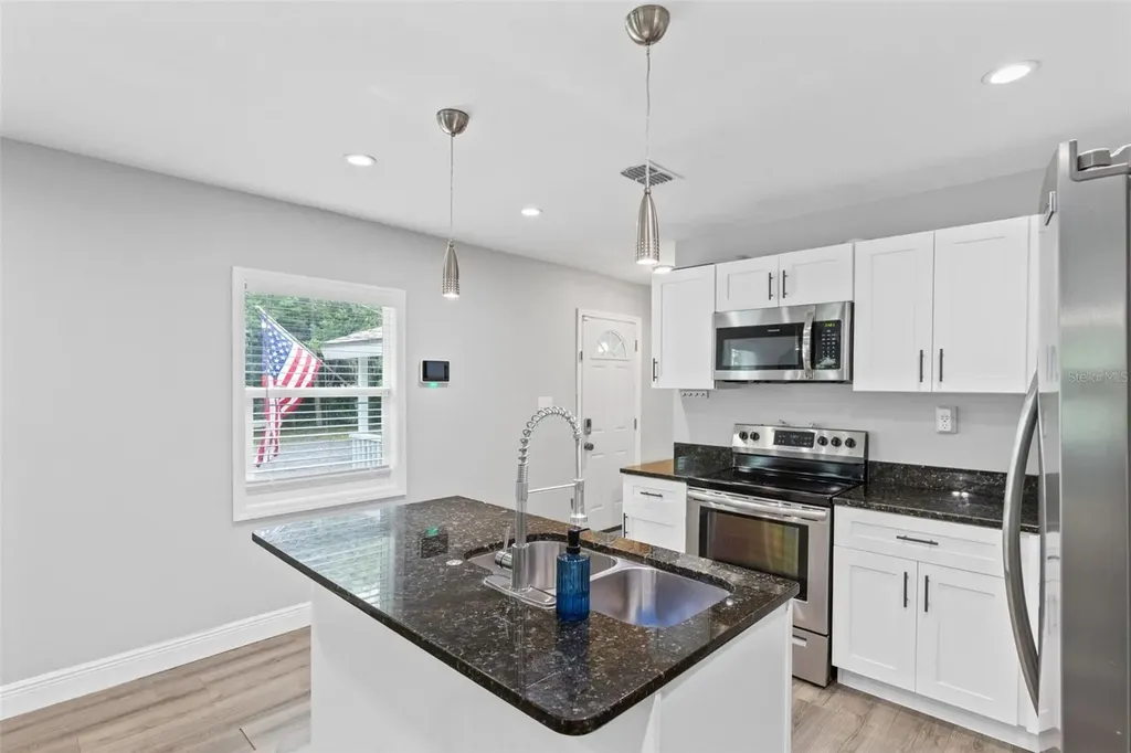 580 Lakeview Avenue Orange City FL 32763