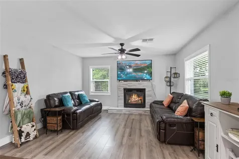 580 Lakeview Avenue Orange City FL 32763