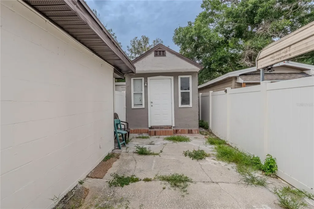 8819 W Broad Street Tampa FL 33615