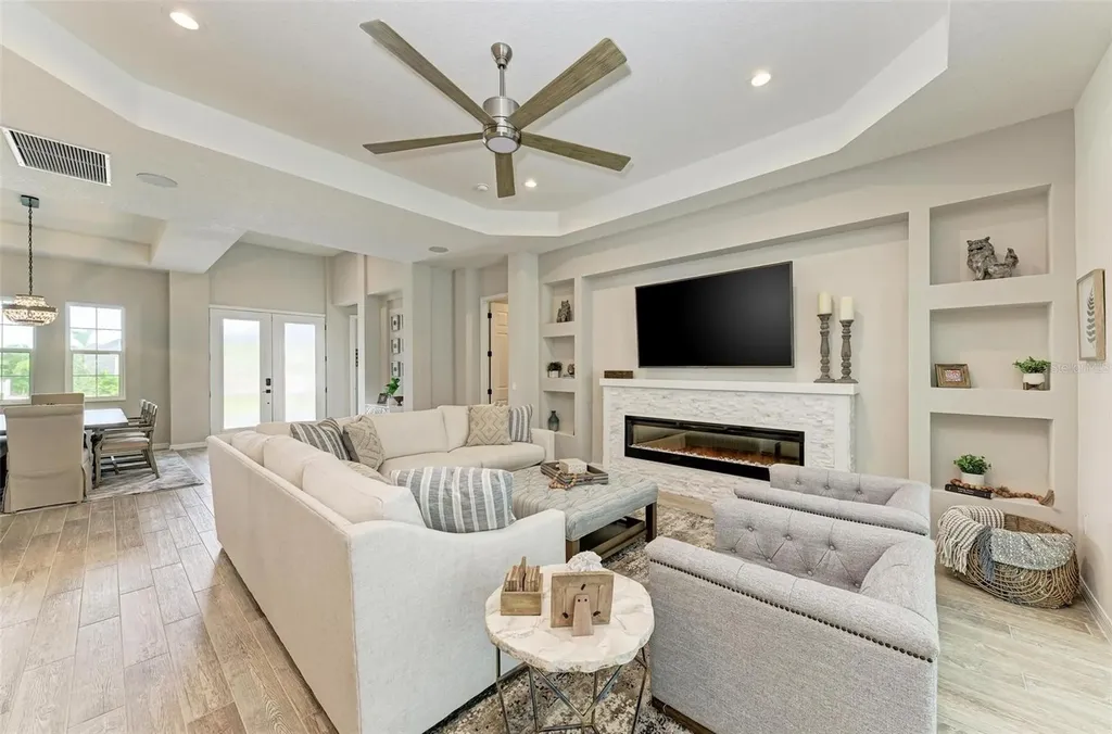8211 37th Avenue Circle W Bradenton FL 34209