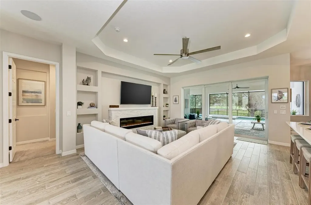 8211 37th Avenue Circle W Bradenton FL 34209