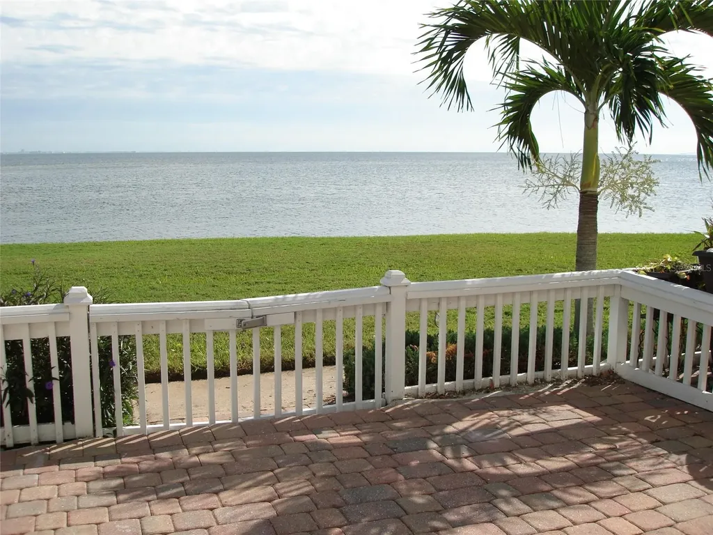 5248 Beach Drive SE St Petersburg FL 33705