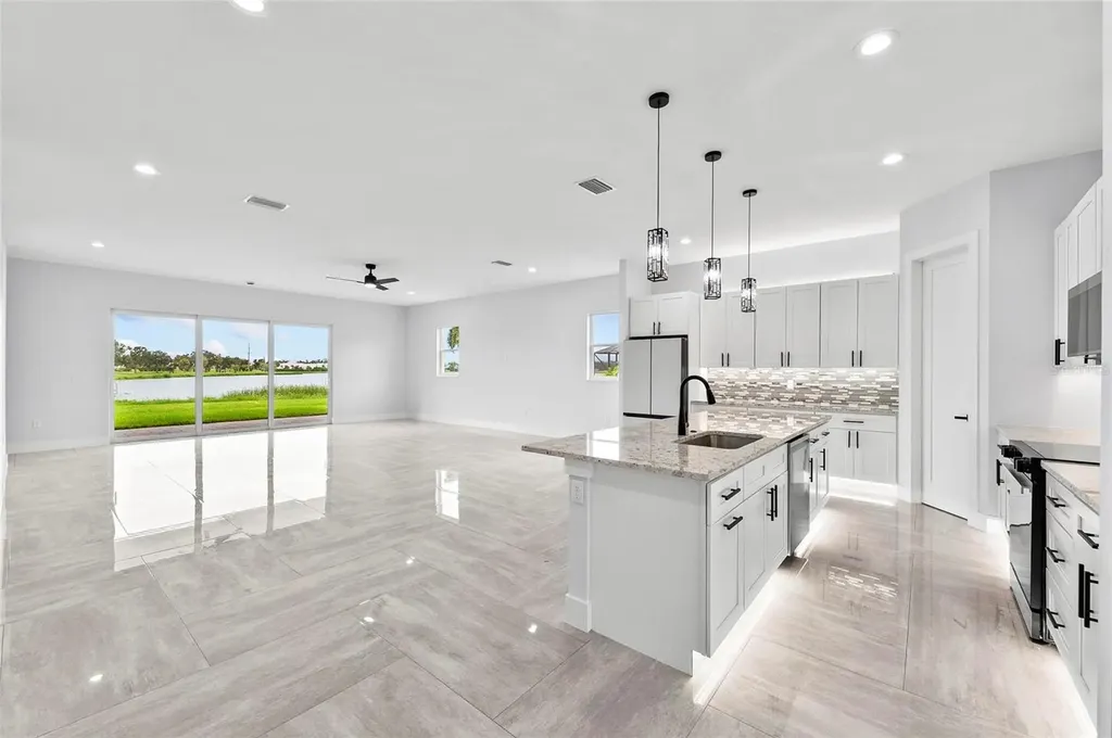 9225 Raes Creek Place Palmetto FL 34221
