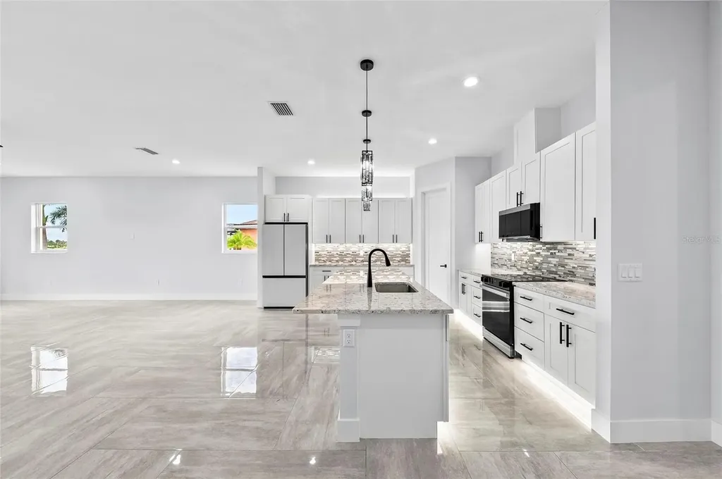 9225 Raes Creek Place Palmetto FL 34221