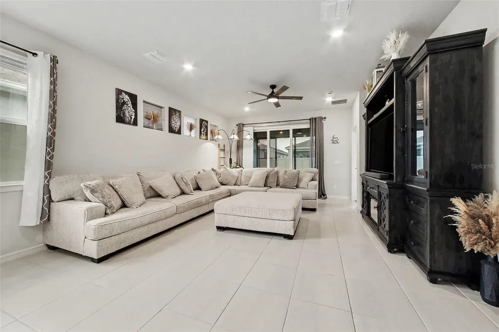 2739 Summer Retreat Lane Kissimmee FL 34744