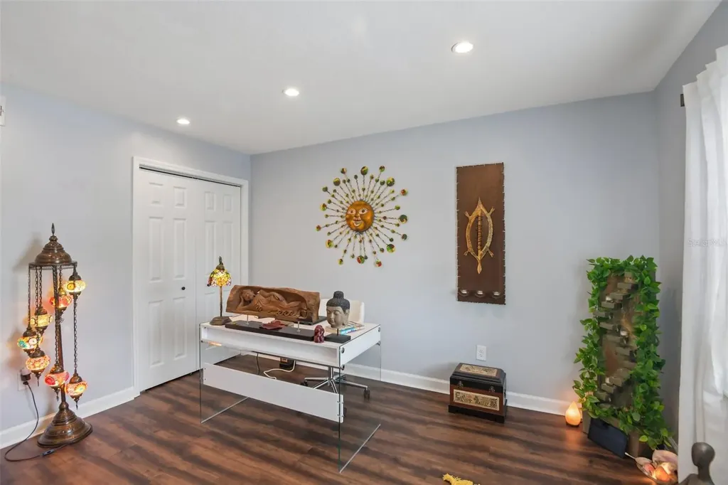 5520 24th Terrace N St Petersburg FL 33710
