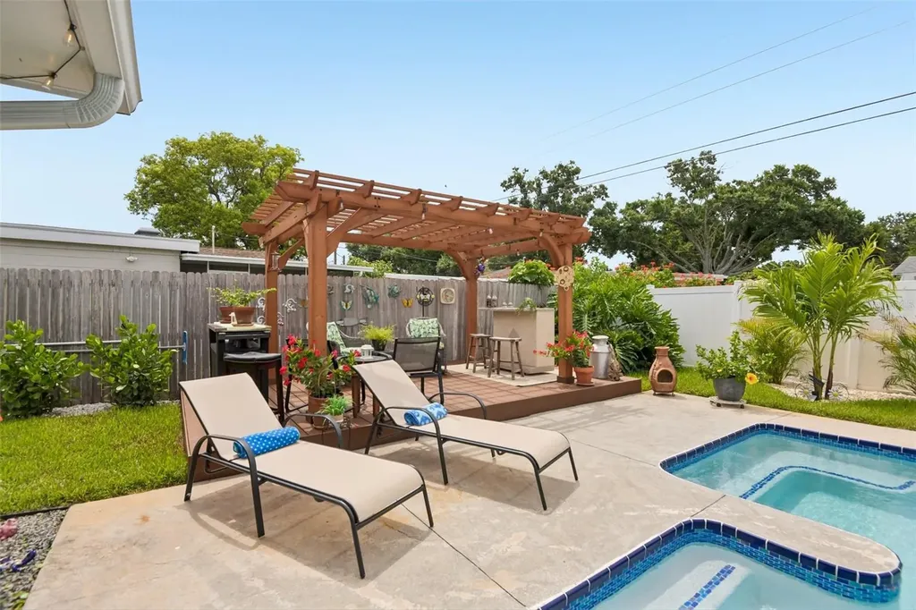 5520 24th Terrace N St Petersburg FL 33710