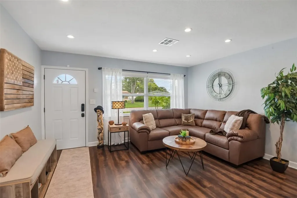 5520 24th Terrace N St Petersburg FL 33710