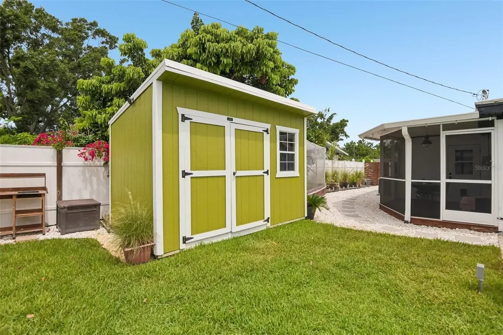 5520 24th Terrace N St Petersburg FL 33710