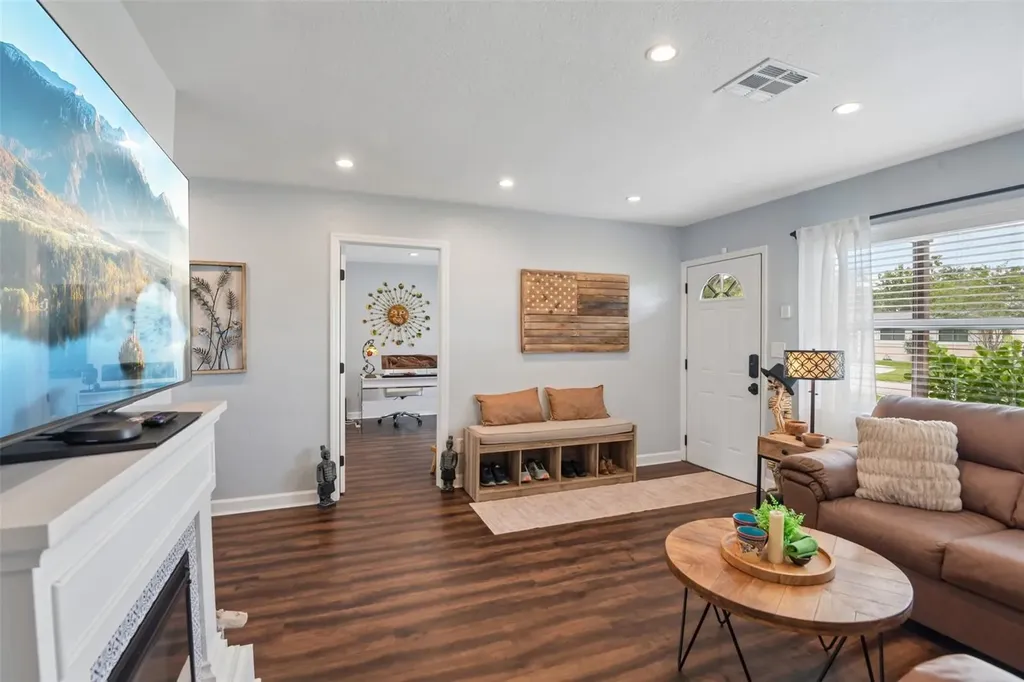 5520 24th Terrace N St Petersburg FL 33710