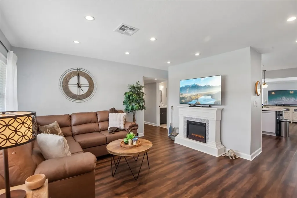 5520 24th Terrace N St Petersburg FL 33710