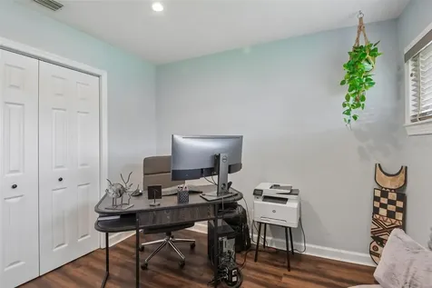 5520 24th Terrace N St Petersburg FL 33710