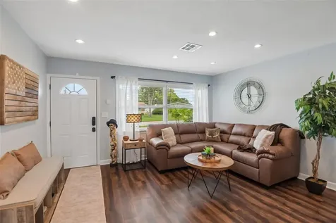 5520 24th Terrace N St Petersburg FL 33710