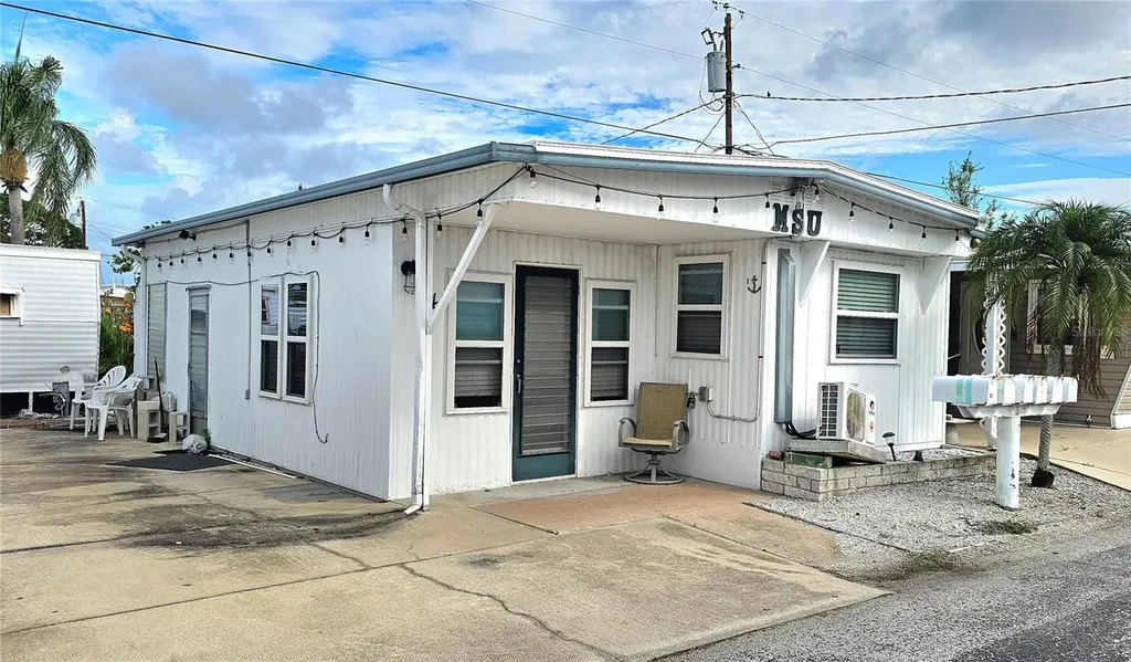 41 2nd Street Bradenton FL 34210