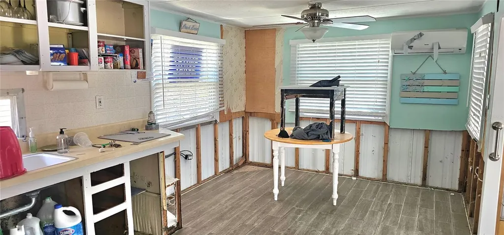 41 2nd Street Bradenton FL 34210