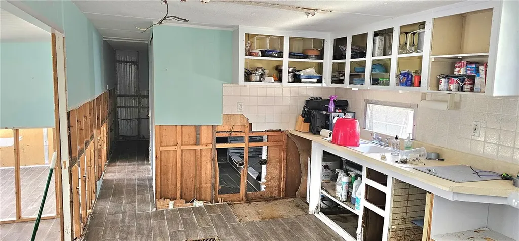 41 2nd Street Bradenton FL 34210