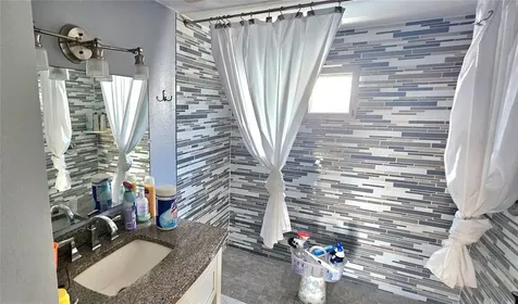 41 2nd Street Bradenton FL 34210