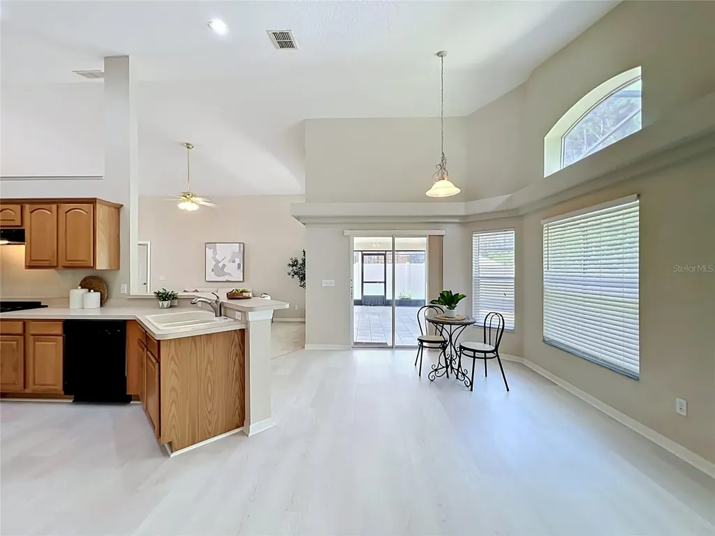 527 Canary Island Court Orlando FL 32828