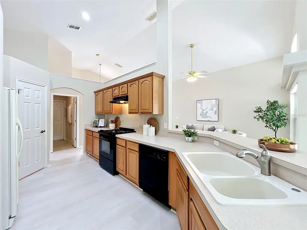 527 Canary Island Court Orlando FL 32828
