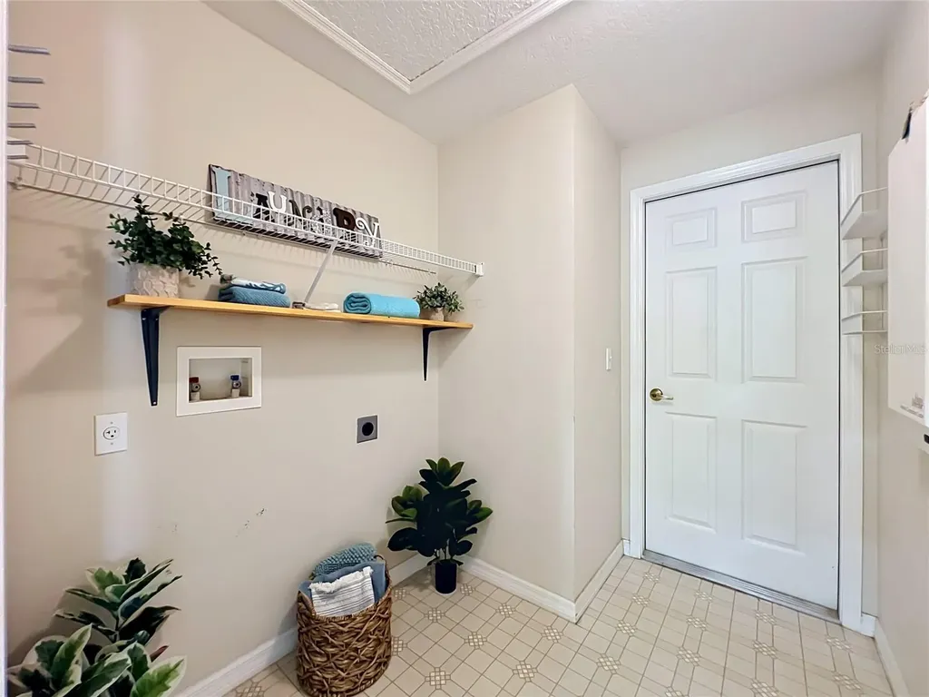 527 Canary Island Court Orlando FL 32828