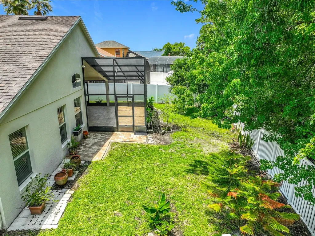527 Canary Island Court Orlando FL 32828