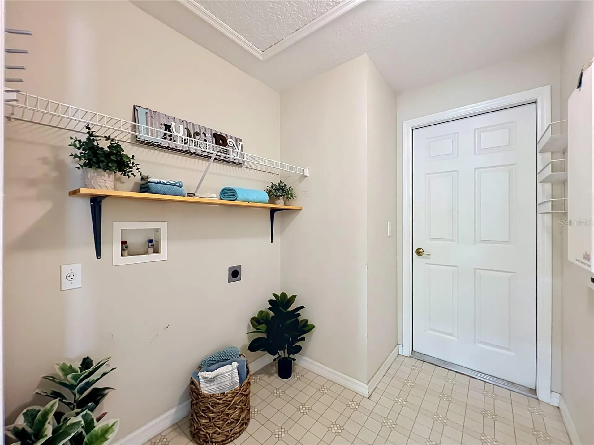 527 Canary Island Court Orlando FL 32828