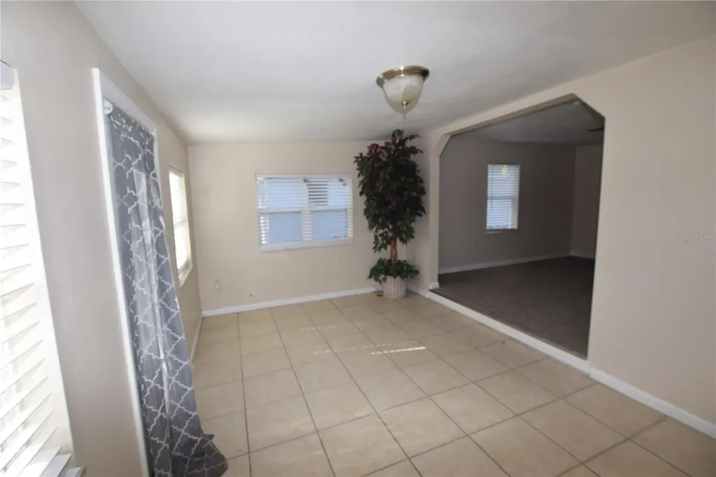 317 E Barnes Avenue Eustis FL 32726