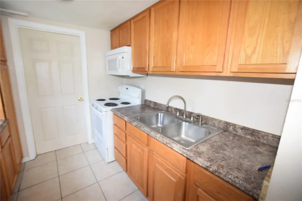 317 E Barnes Avenue Eustis FL 32726