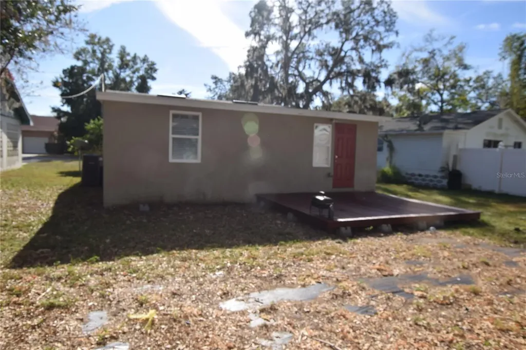 317 E Barnes Avenue Eustis FL 32726