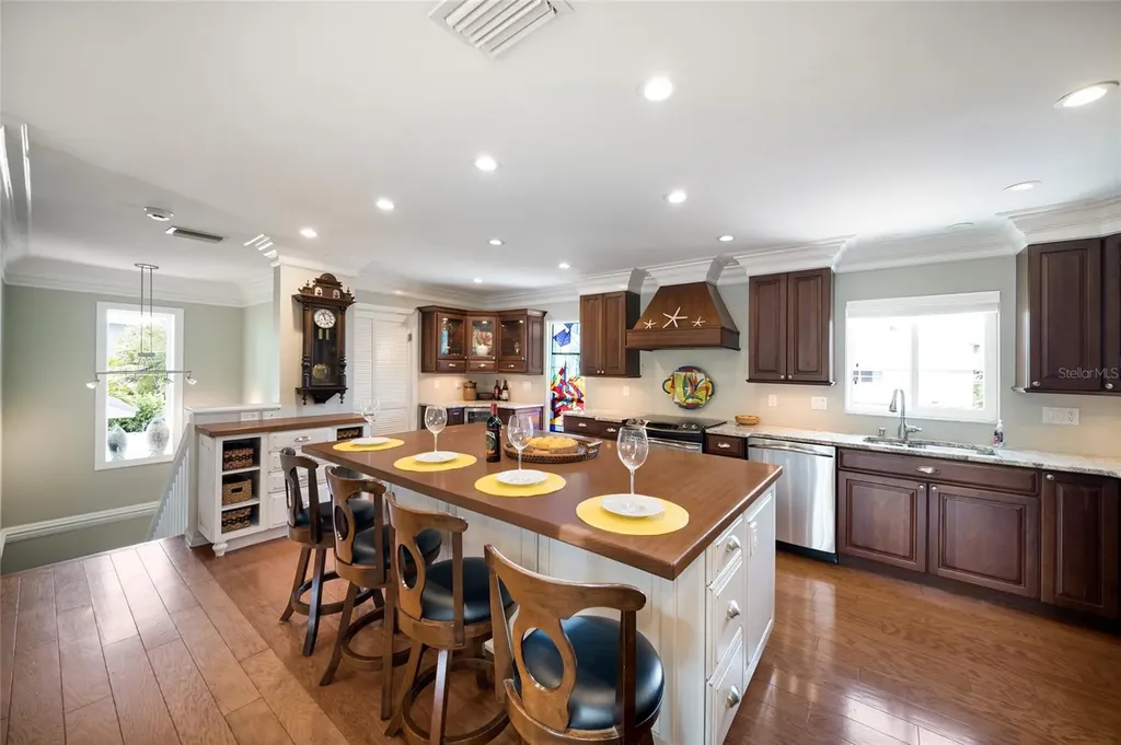 517 Loquat Drive Anna Maria FL 34216