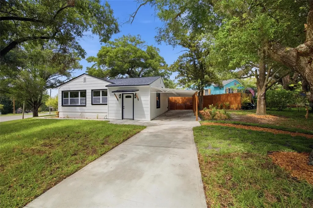 2102 E Howell Street Tampa FL 33610