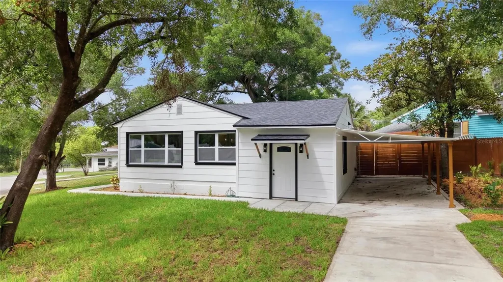 2102 E Howell Street Tampa FL 33610