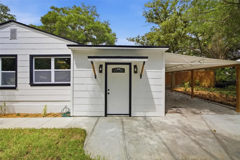 2102 E Howell Street Tampa FL 33610