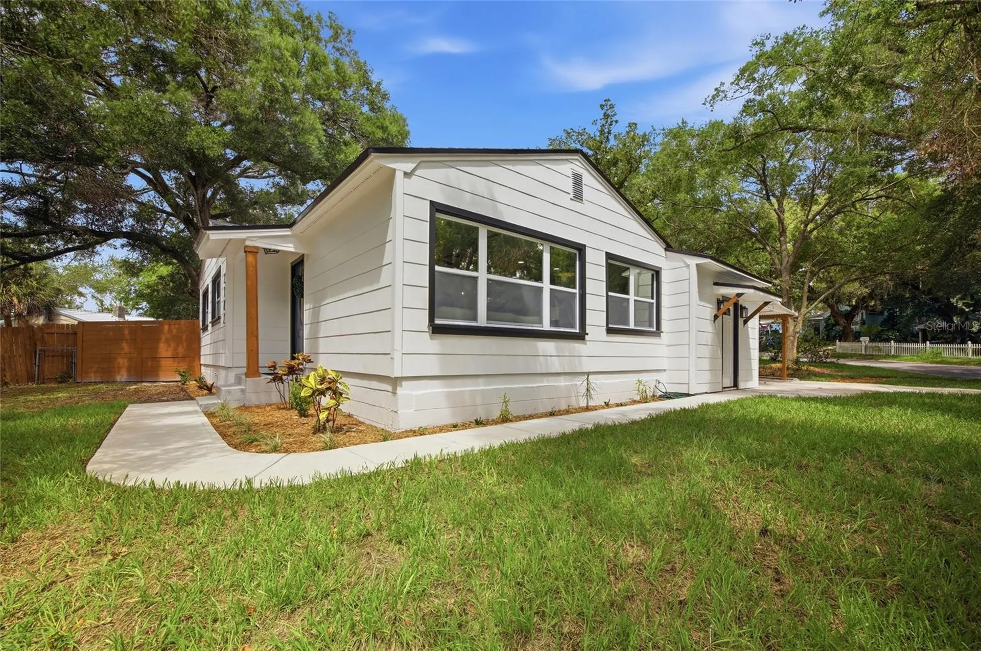2102 E Howell Street Tampa FL 33610
