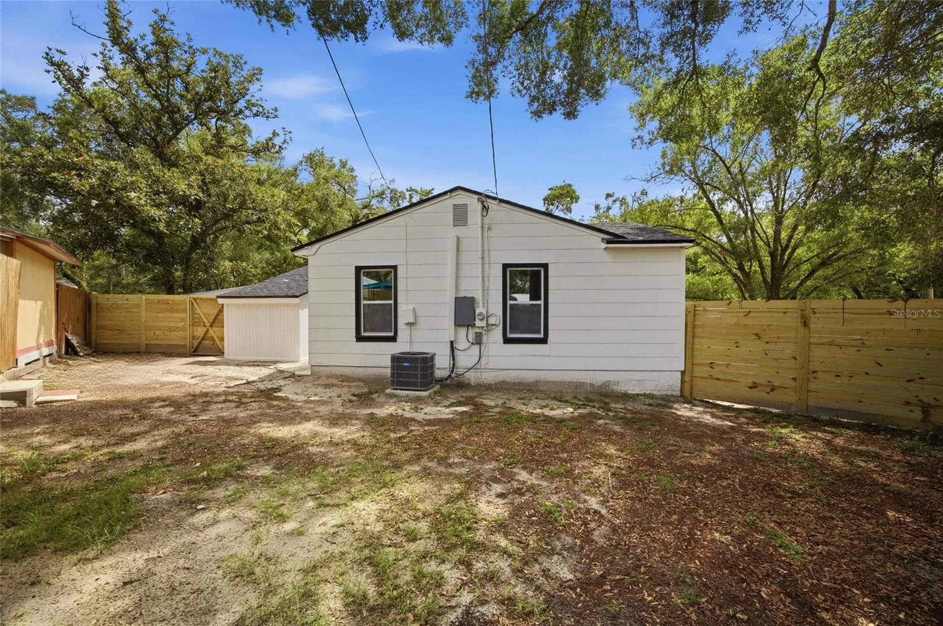 2102 E Howell Street Tampa FL 33610