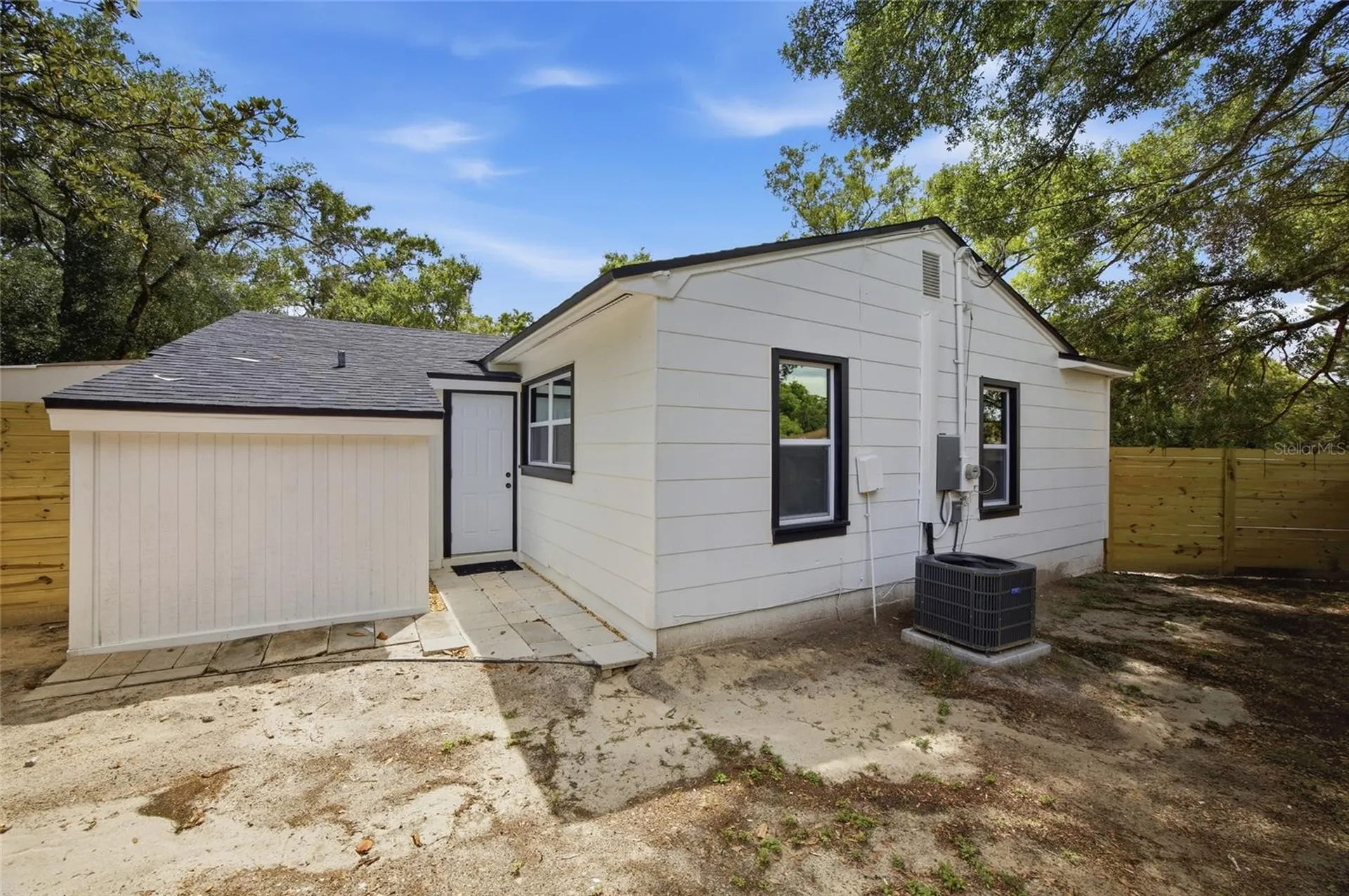 2102 E Howell Street Tampa FL 33610