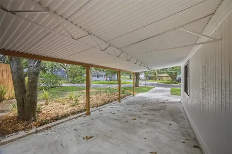 2102 E Howell Street Tampa FL 33610