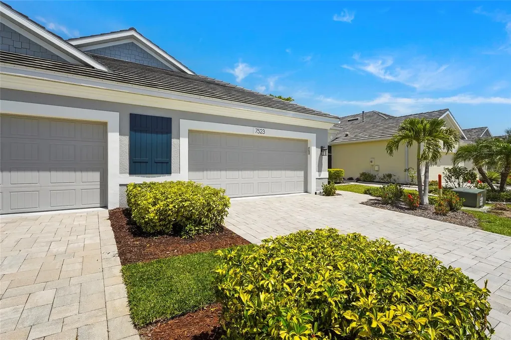 7523 Campus Cove Sarasota FL 34243