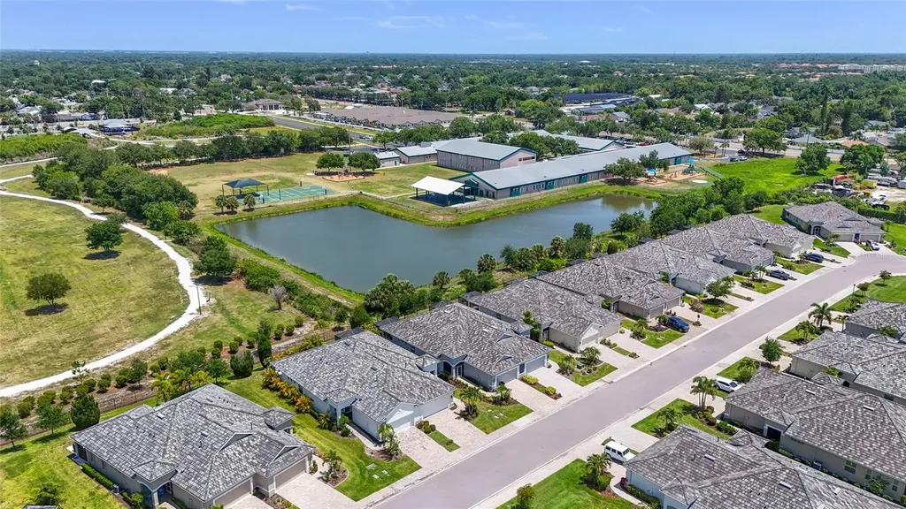 7523 Campus Cove Sarasota FL 34243