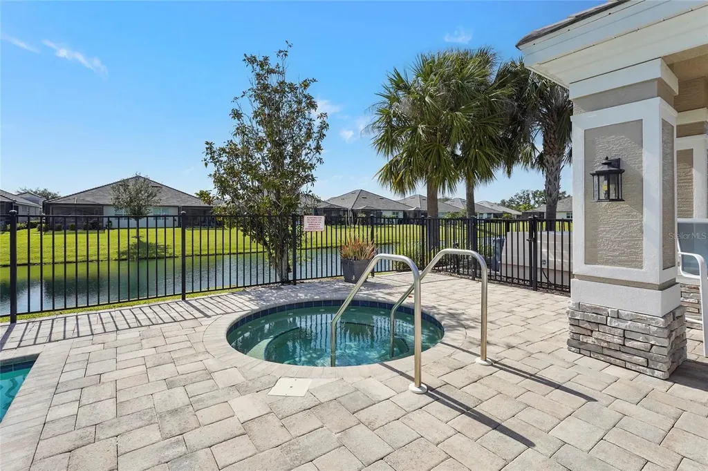 7523 Campus Cove Sarasota FL 34243