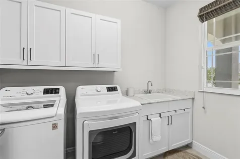 7523 Campus Cove Sarasota FL 34243