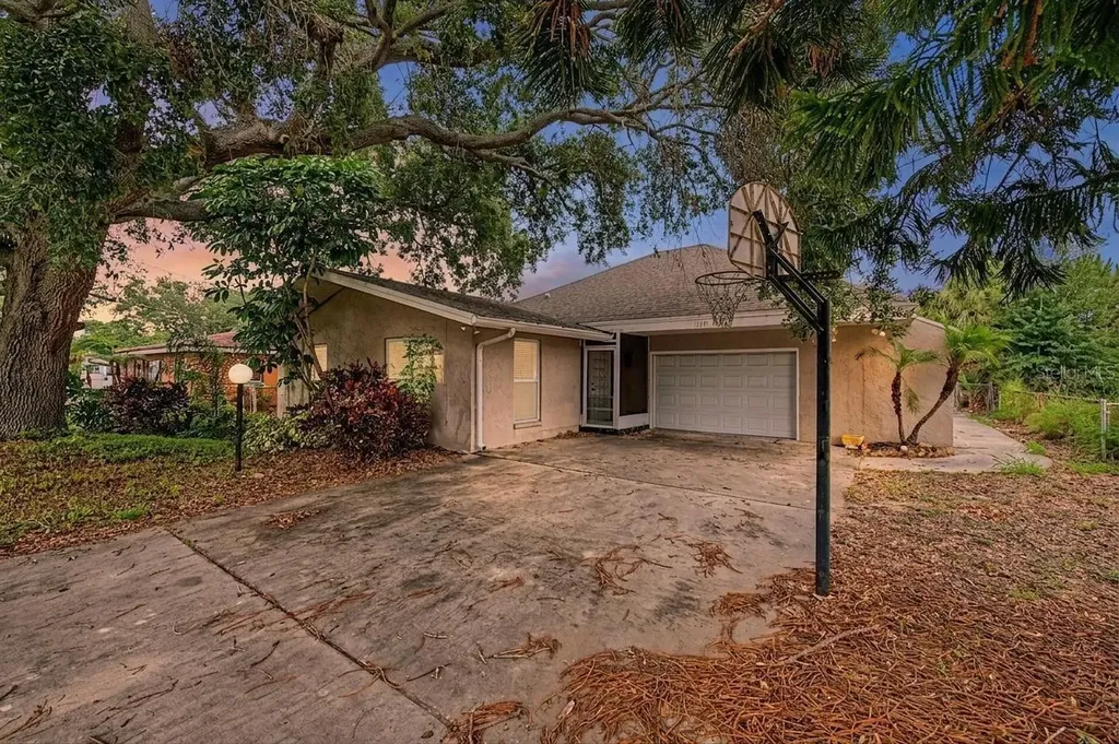 1647 Summerdale Drive S Clearwater FL 33764