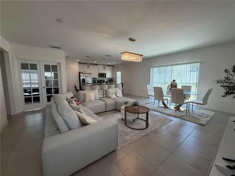 434 North Boulevard E Davenport FL 33837