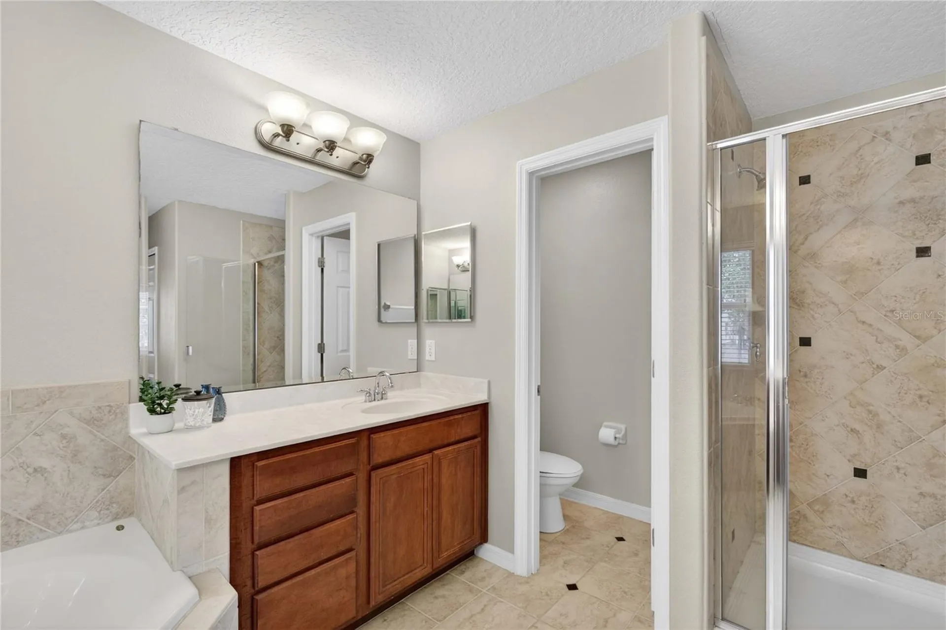 303 W Blue Water Edge Drive Eustis FL 32736