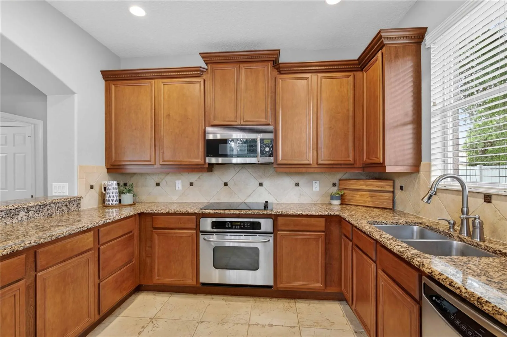 303 W Blue Water Edge Drive Eustis FL 32736